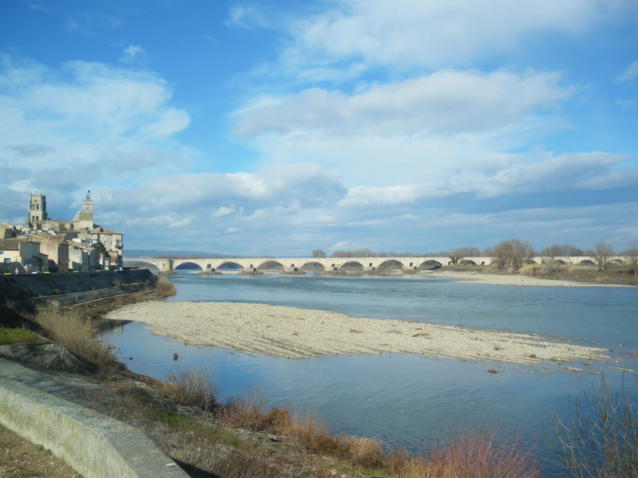 Territoire illustrant le contexte de Pont-Saint-Esprit